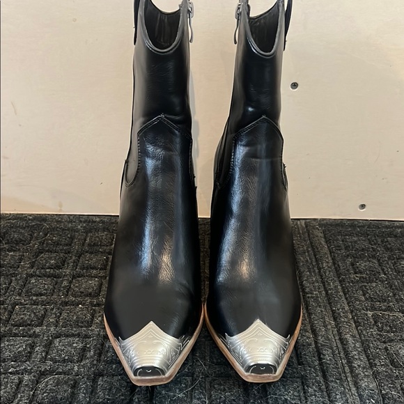 BEAST FASHION Shoes - Black Leather Ankle Boots with Silver Accents